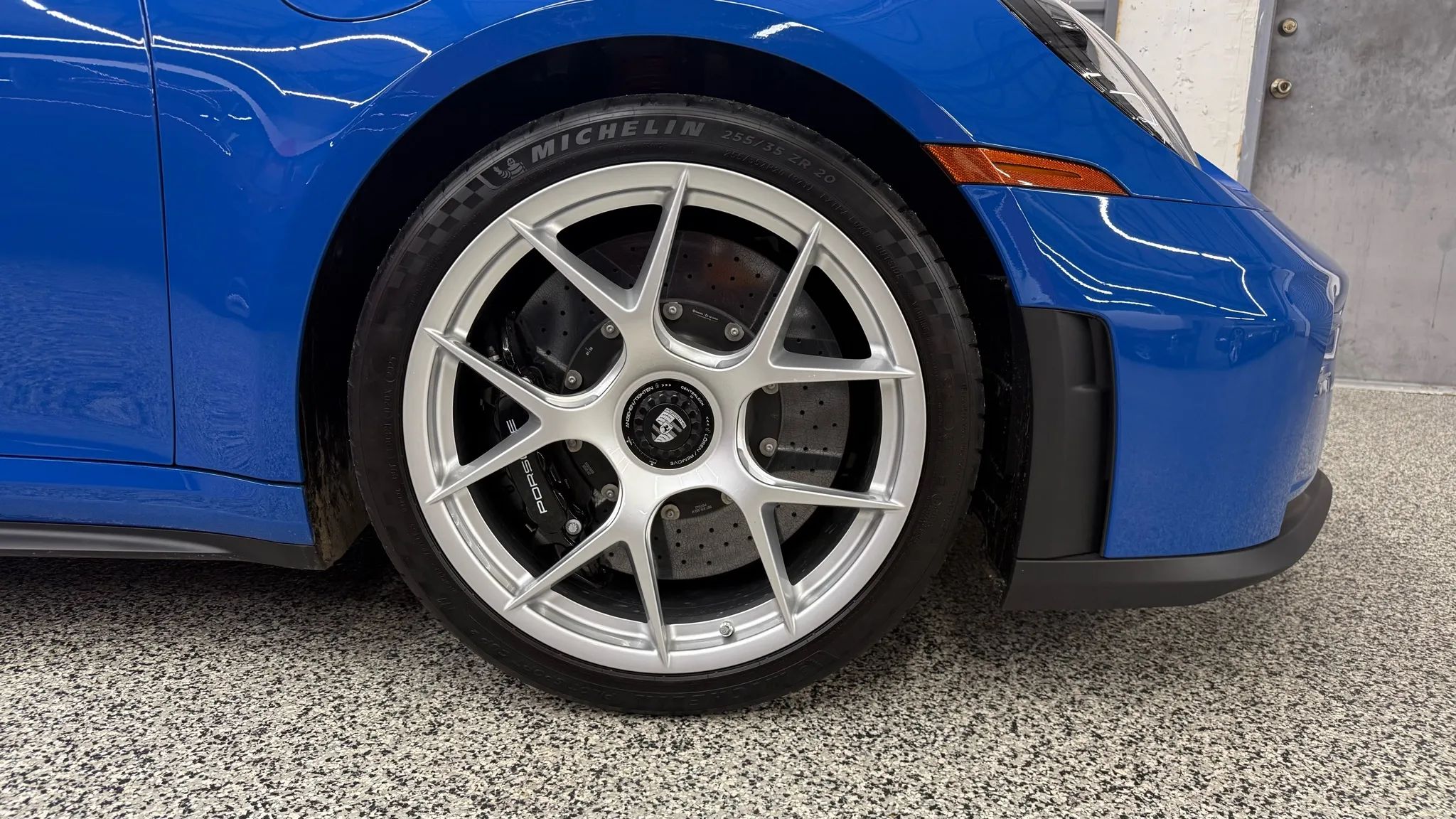 2025 Porsche 911 GT3 - Photo 9