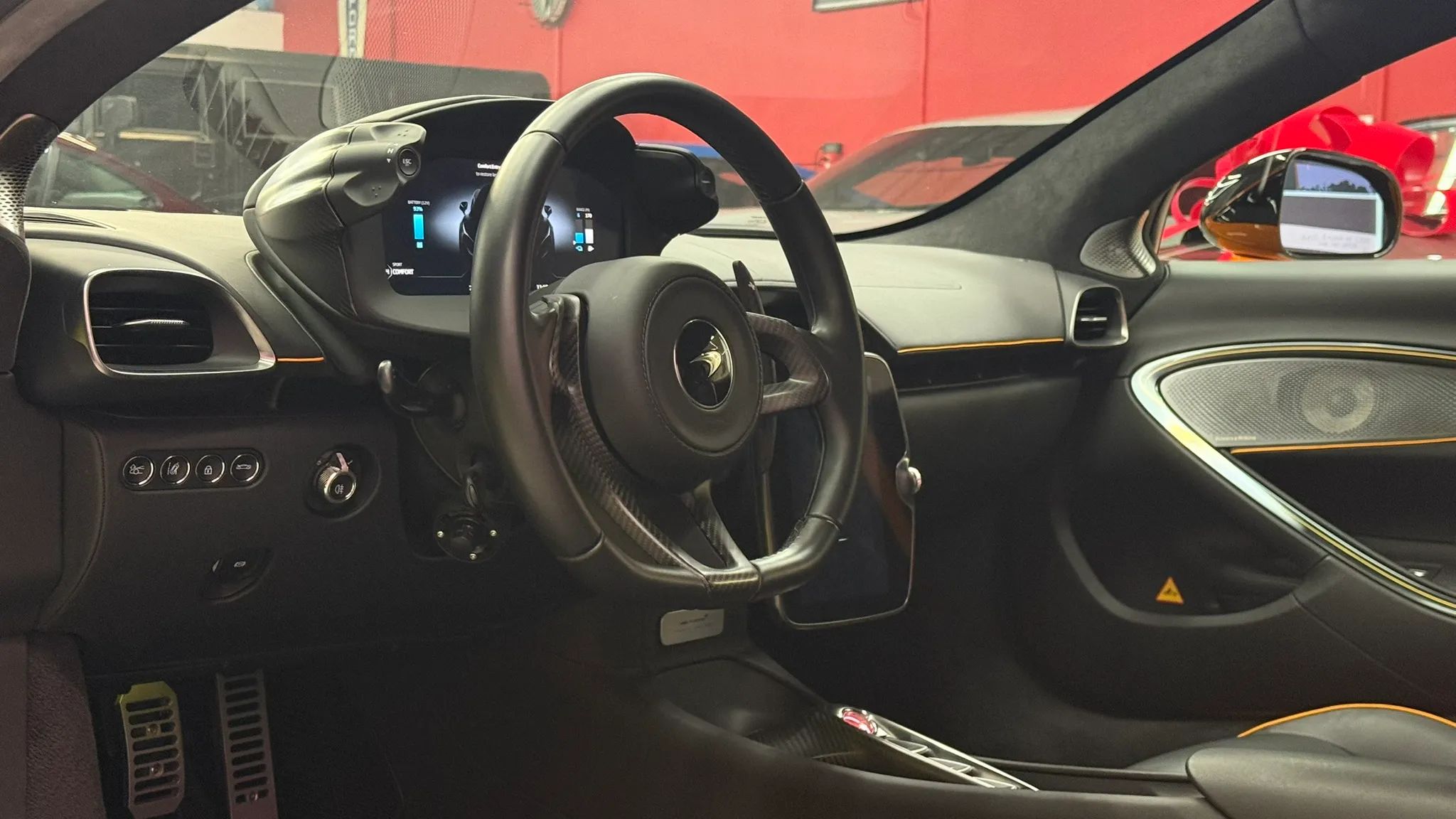 2023 McLaren Artura - Photo 11