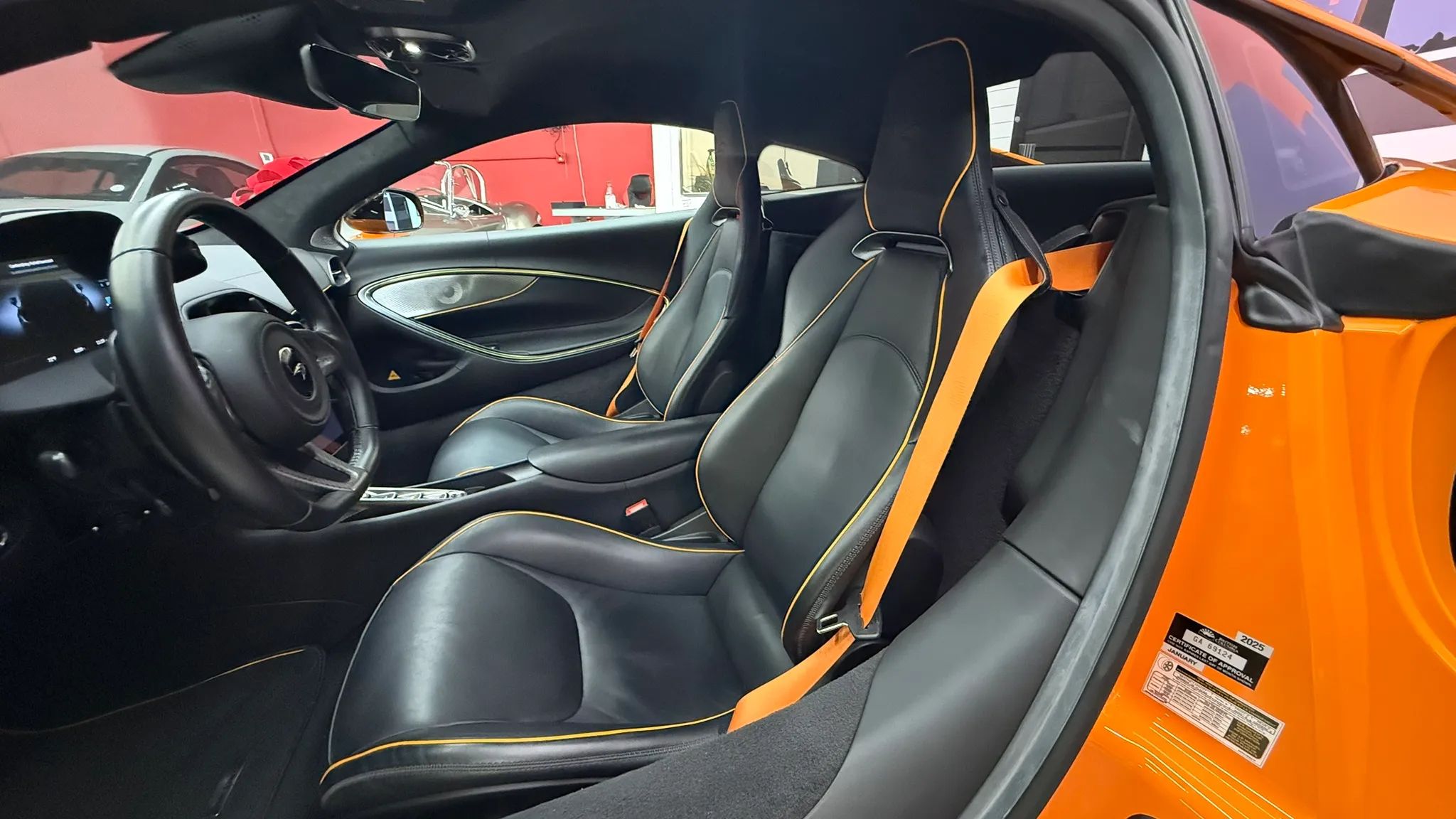 2023 McLaren Artura - Photo 14