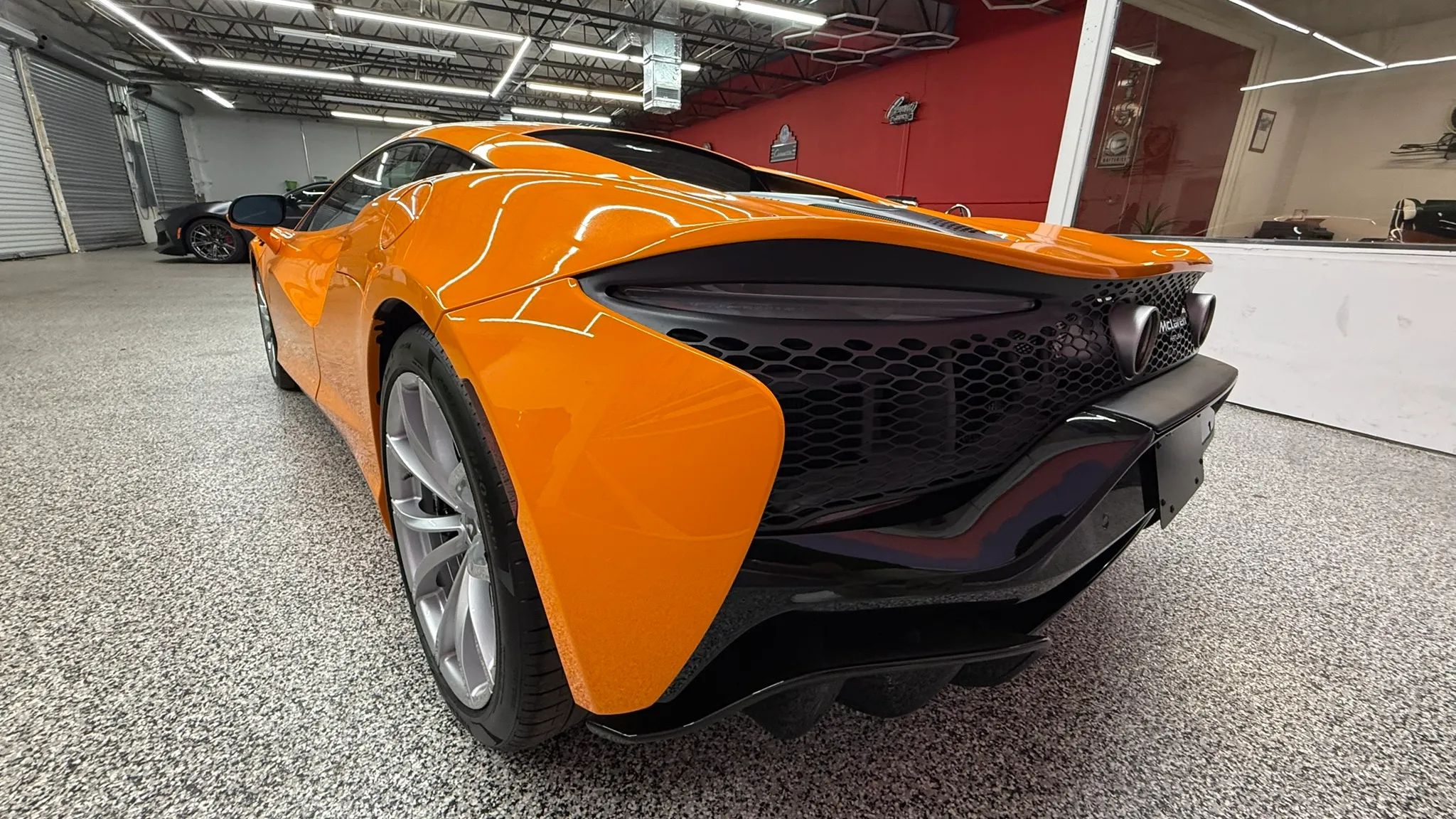 2023 McLaren Artura - Photo 7